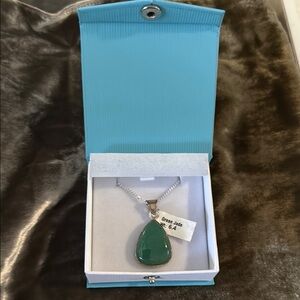 Elegant Green Jade Pendant Necklace
A beautiful gift!